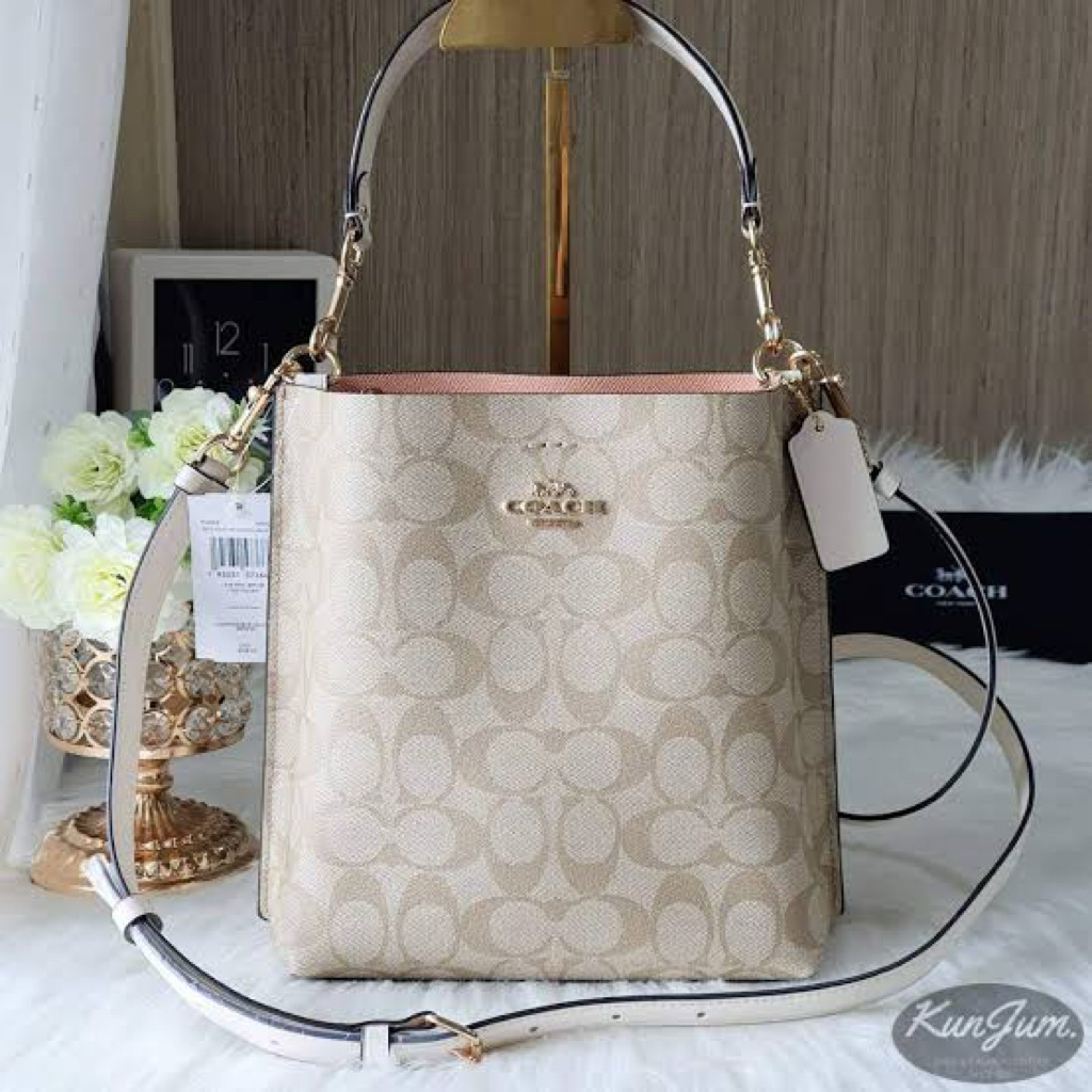 Preloved tas Coach mollie bucket 22 signature chalk