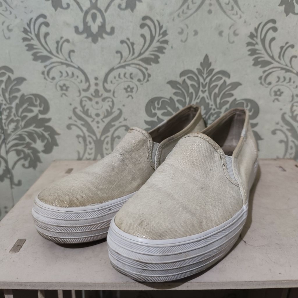 Sepatu slip-on keds size 40 preloved