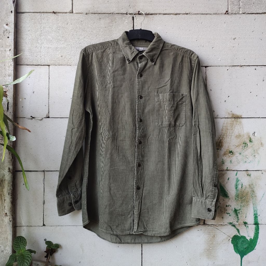 Kemeja Uniqlo Corduroy Shirt Hijau Army