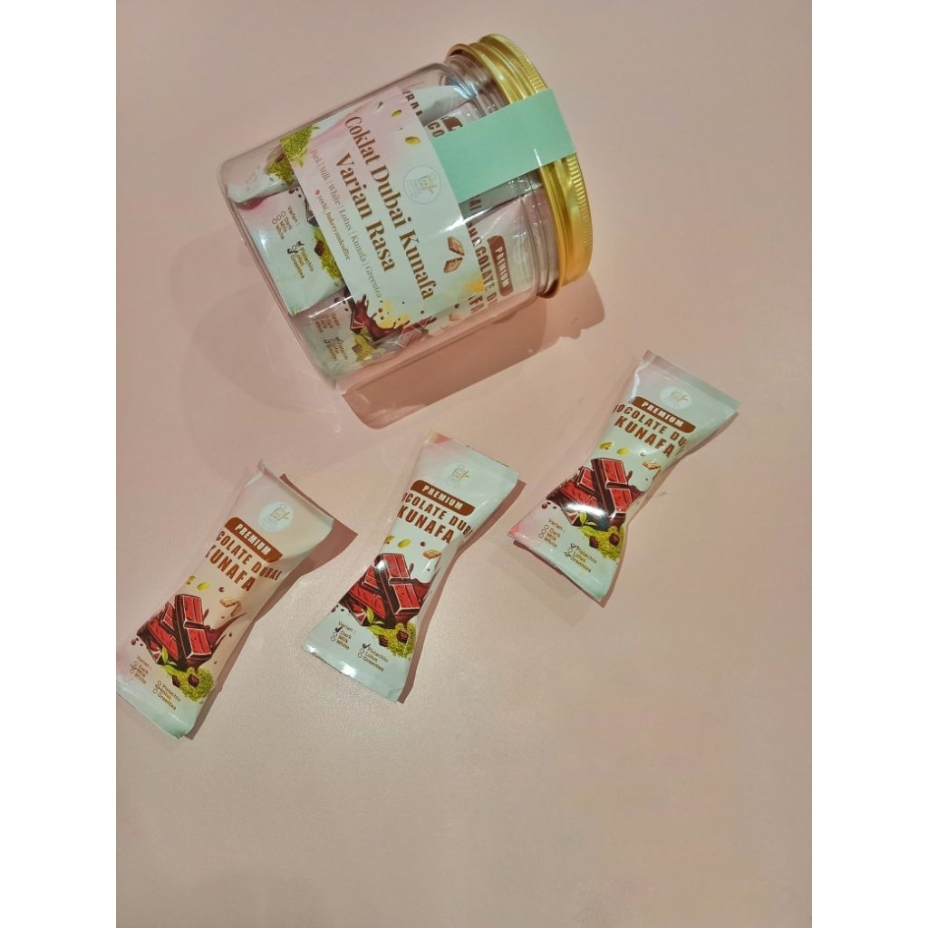 

Chocolate Dubai Kunafa Extra Small - Coklat Dubai Kunafa Pistachio 135gr - Yechi Bakery