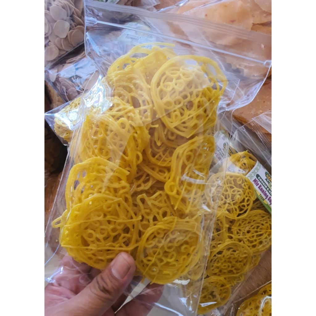 

MIE KUNING SUPER KHAS TEGAL RENYAH GURIH