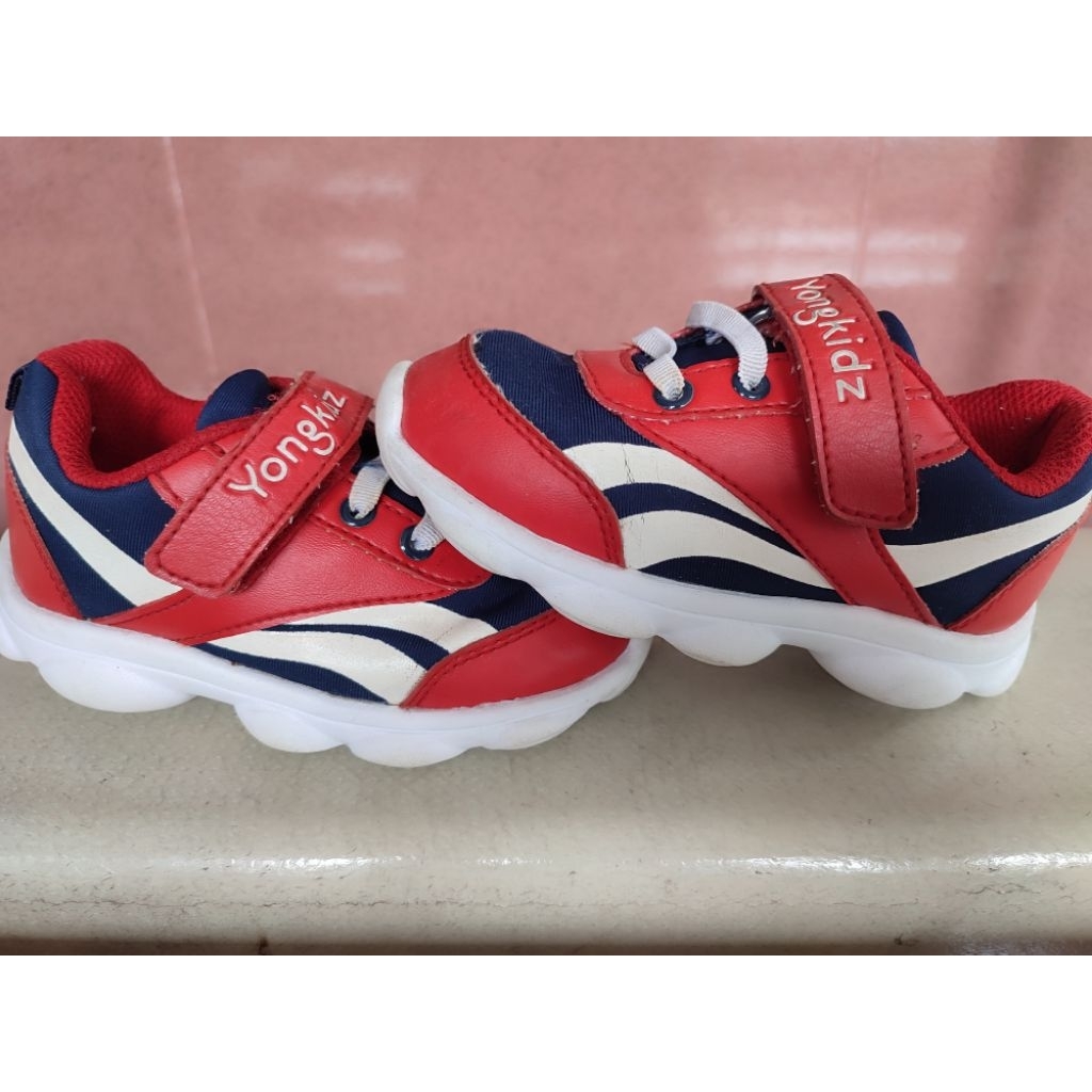 PRELOVED Sepatu Sneaker Anak