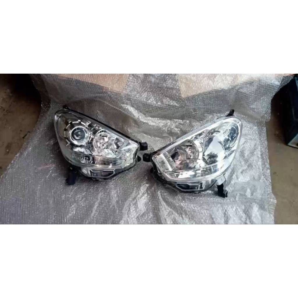 Headlamp Daihatsu sirion 2011 2012 2013
