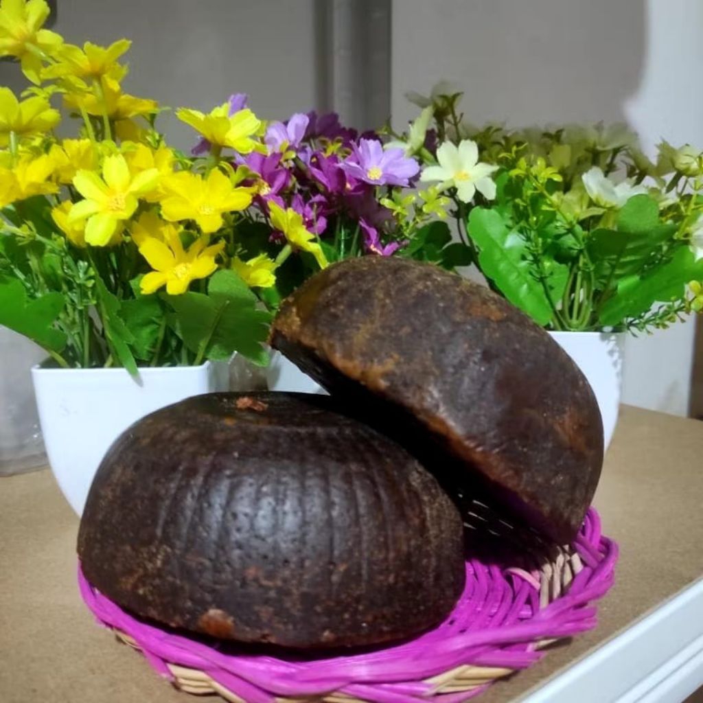 

Gula Aren Murni 100% Asli . Gulane wong Jawa Tengah. 1kg ada 2 keping .