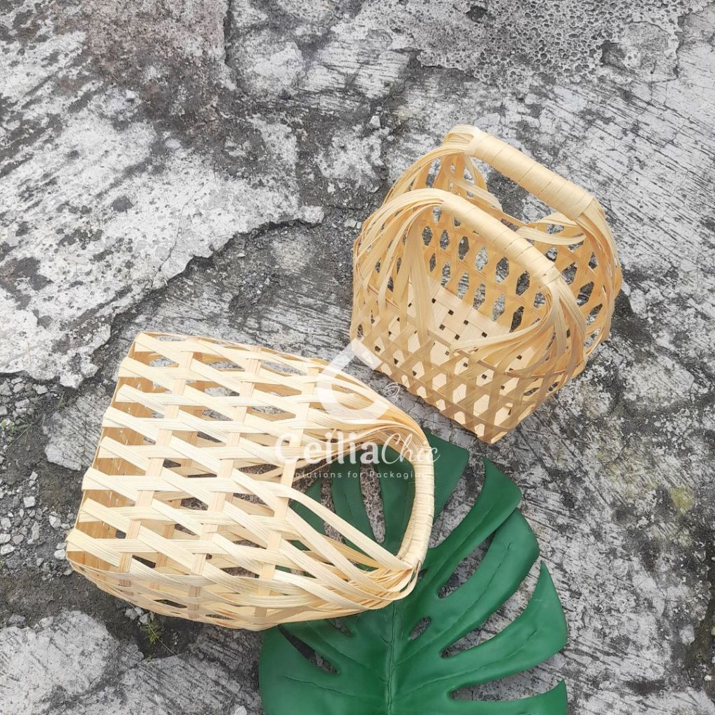 

Grosir Tas Mini 13x10 (XS) Anyaman Bambu Keranjang Souvenir Packaging Hampers Parcel Kemasan Sovenir