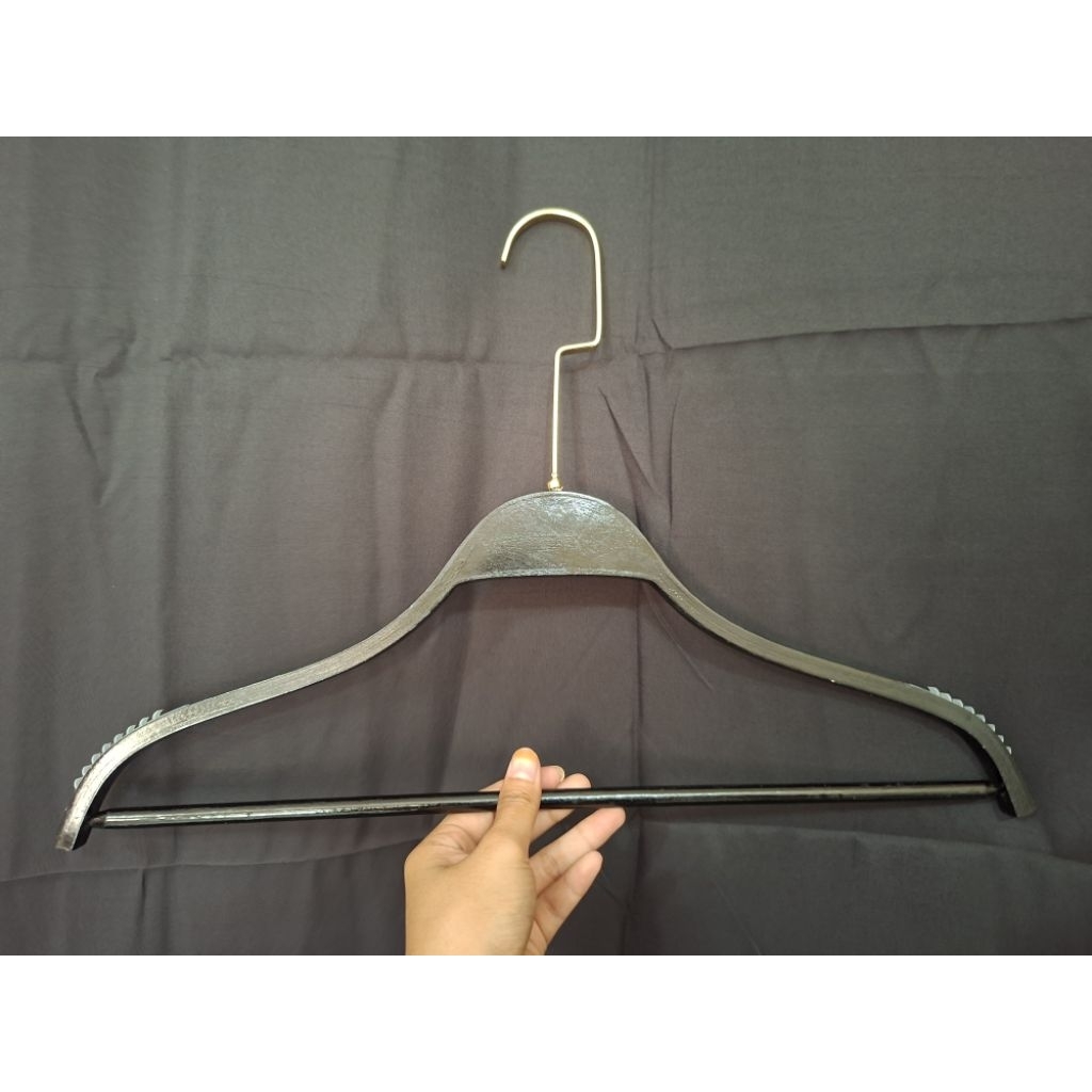 hanger zara/hanger zara hitam/hanger baju zara/hanger baju wanita/hanger zara palang/hanger baju ata