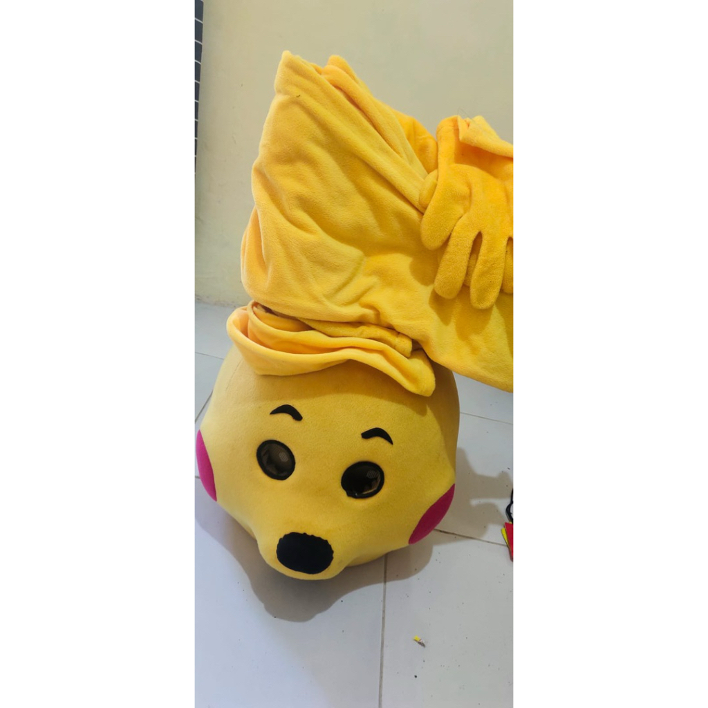kostum badut Pikachu