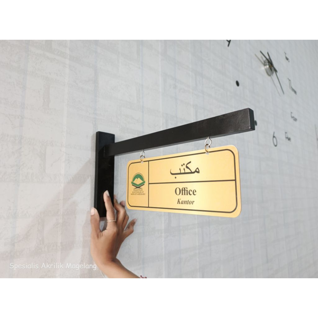 

PAPAN NAMA AKRILIK GANTUNG CUSTOM