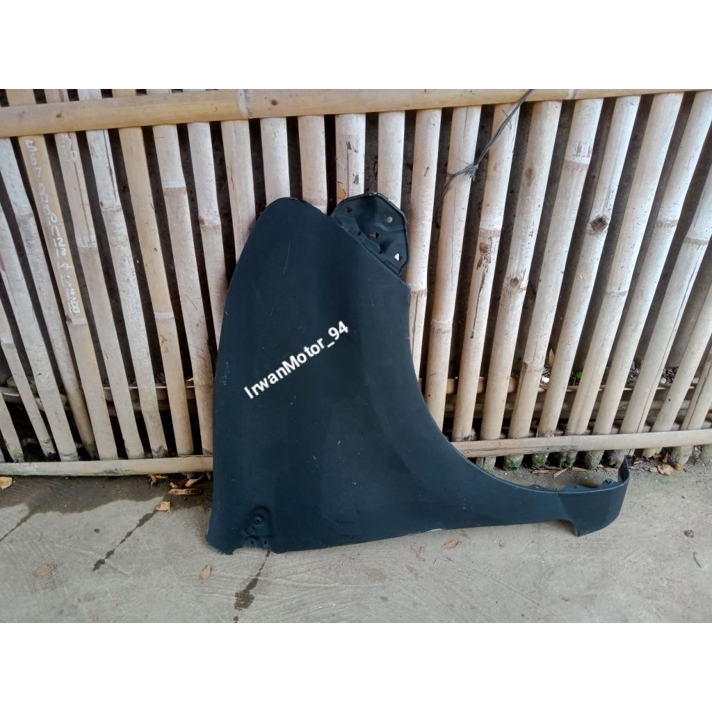 Spakbor depan Daihatsu Avanza Xenia Tahun 2016 - 2021 Kanan