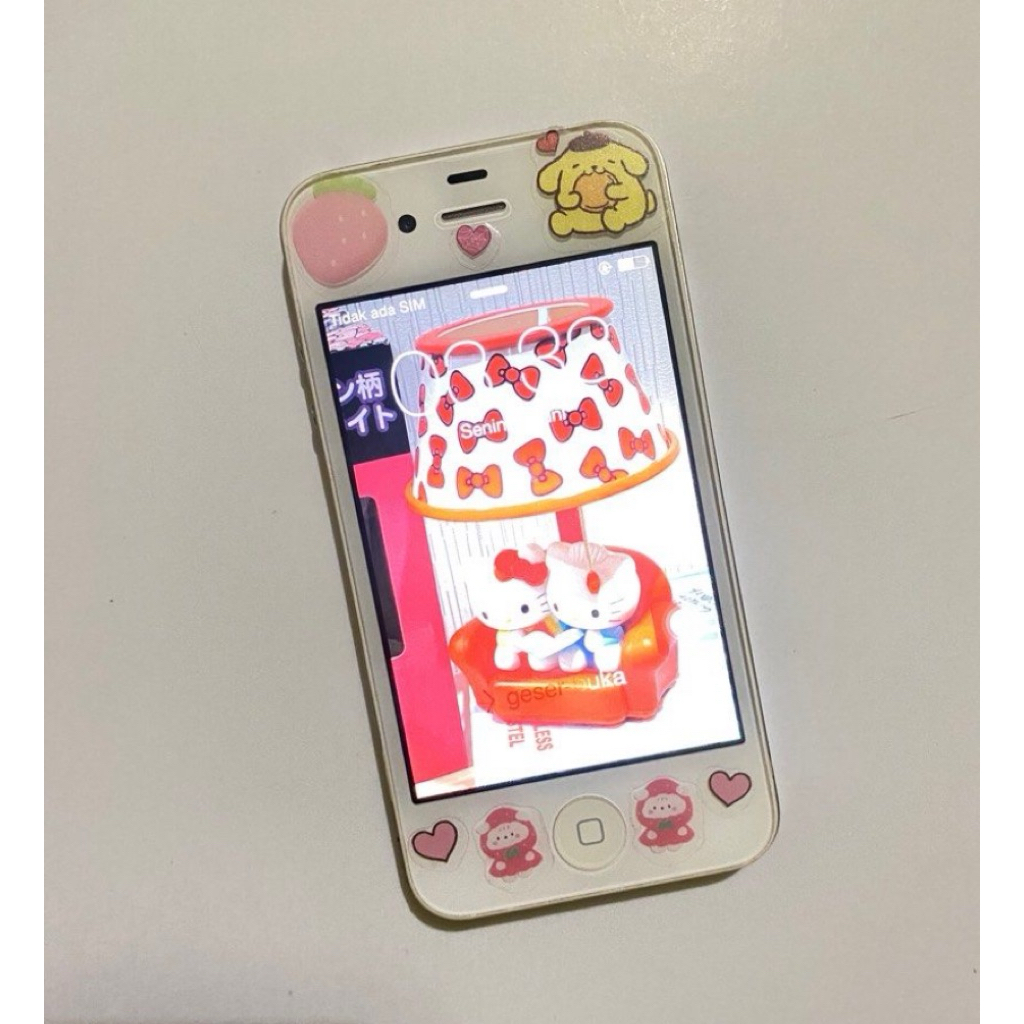 Iphone 4 warna Putih 8 GB Preloved