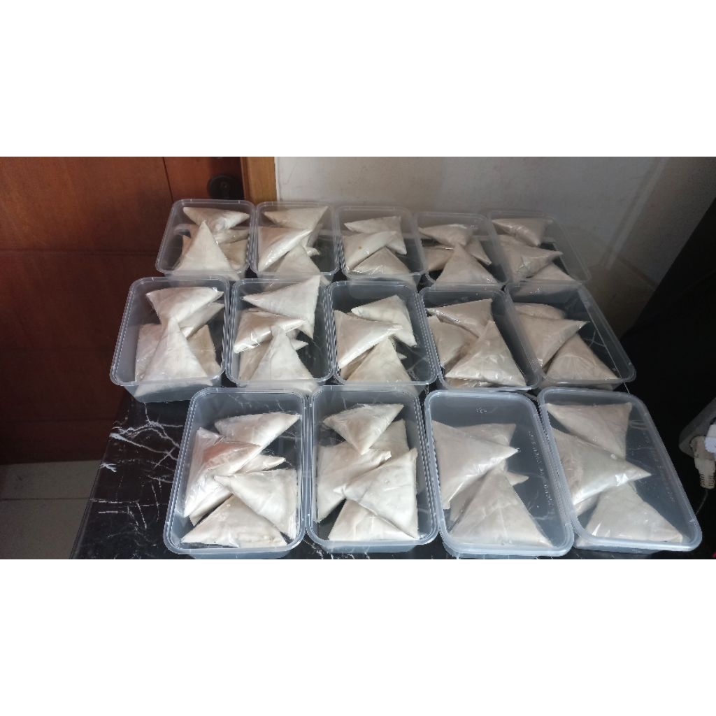 

Sambosa curry sapi frozen