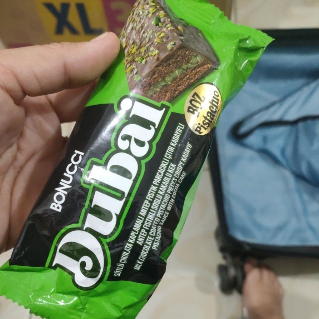 

Bolu coklat dengan full pistachio asli dari Turki