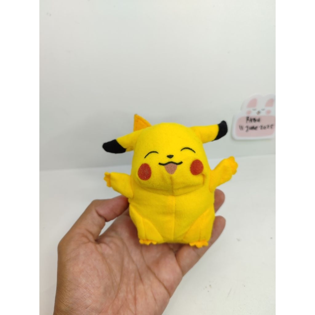 boneka pikachu vintage tomy pokeball minus back