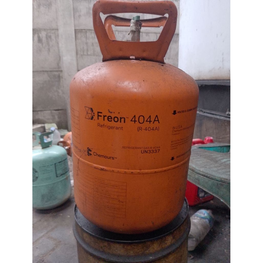 Tabung kosong bekas freon