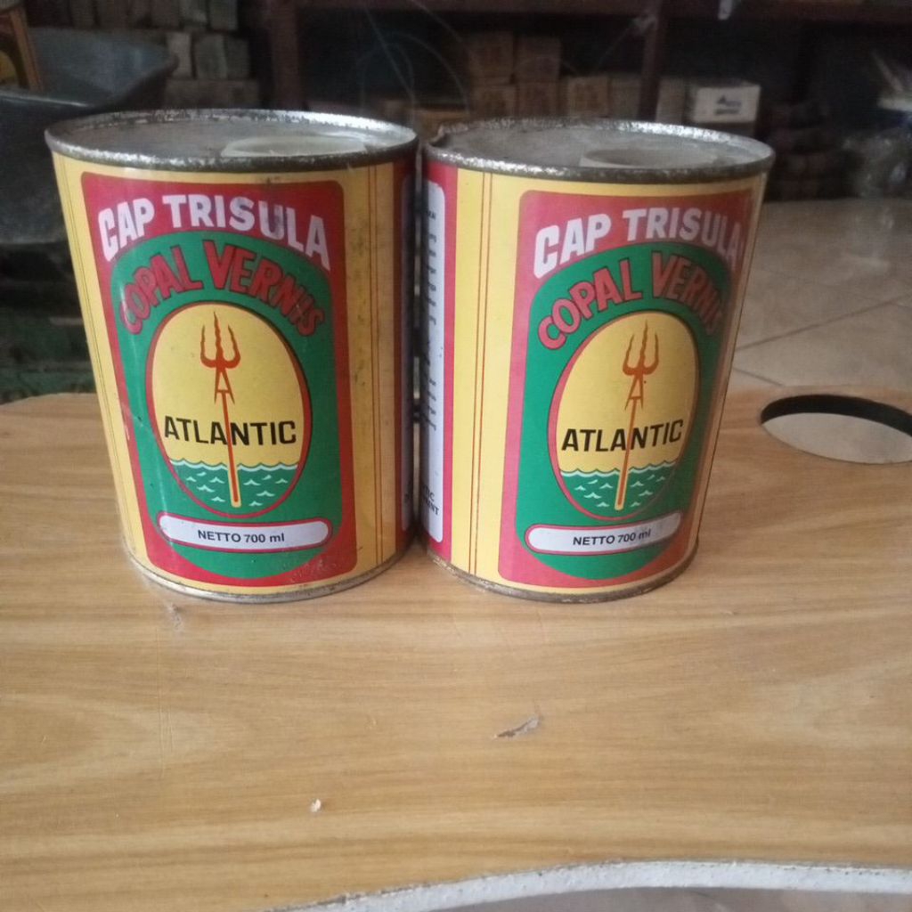 VERNIS KAYU DAN BESI TRISULA 700ML