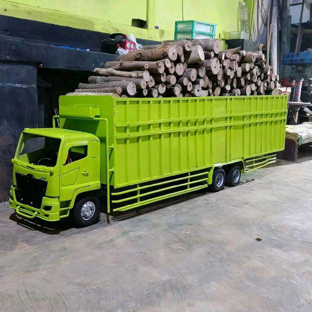 Cod miniatur truk tronton hino 500 hijau pake variasi lampu leed sudah bisa belok oleng  remot kontr