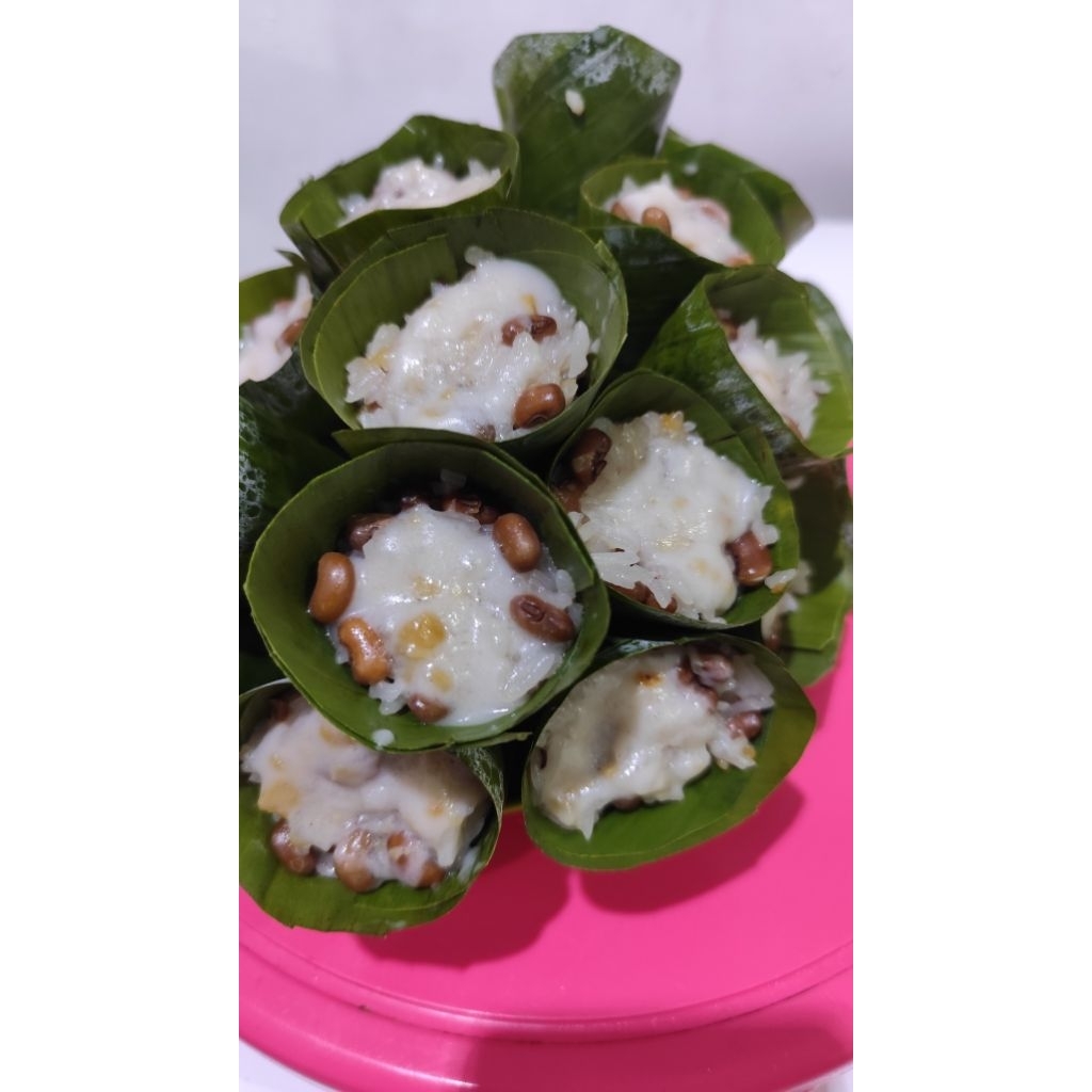 

Kue Kantong Semar / Cong Ten Ang Ala Daun Pisang Khas Kalimantan