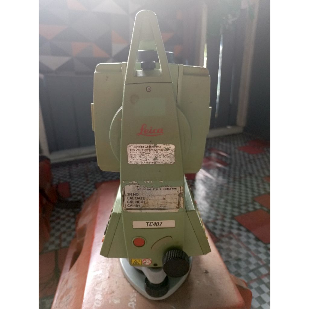 TOTAL STATION LEICA TC407
