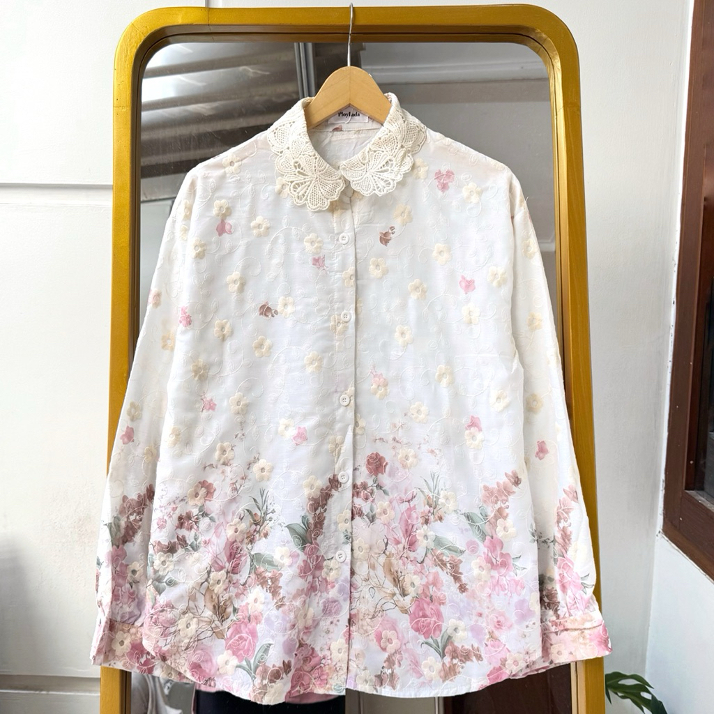 Amaris Blouse Kerah Renda Motif Bunga Atasan Wanita