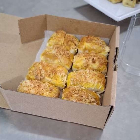 

Bolen Pisang Madam Liv Rasa Pisang Keju 8 Biji