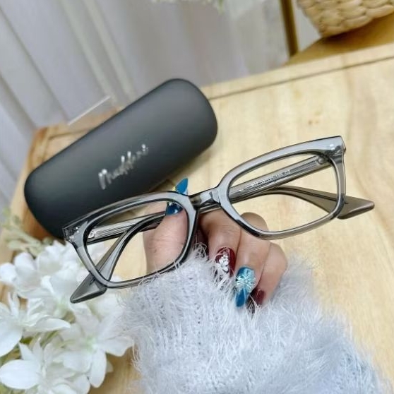 Dari makassar, kacamata muddani wanita