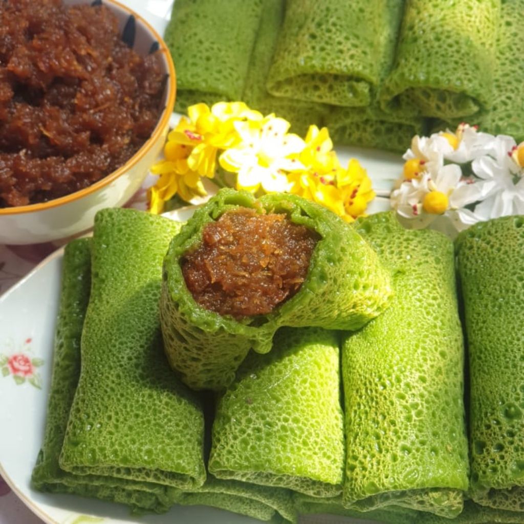 

Dadar Gulung isi 8 pcs /jajanan pasar