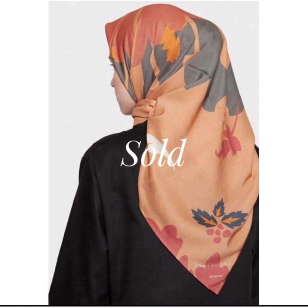 Suqma jilbab/hijab segi empat. Suqma x Disney, original.
