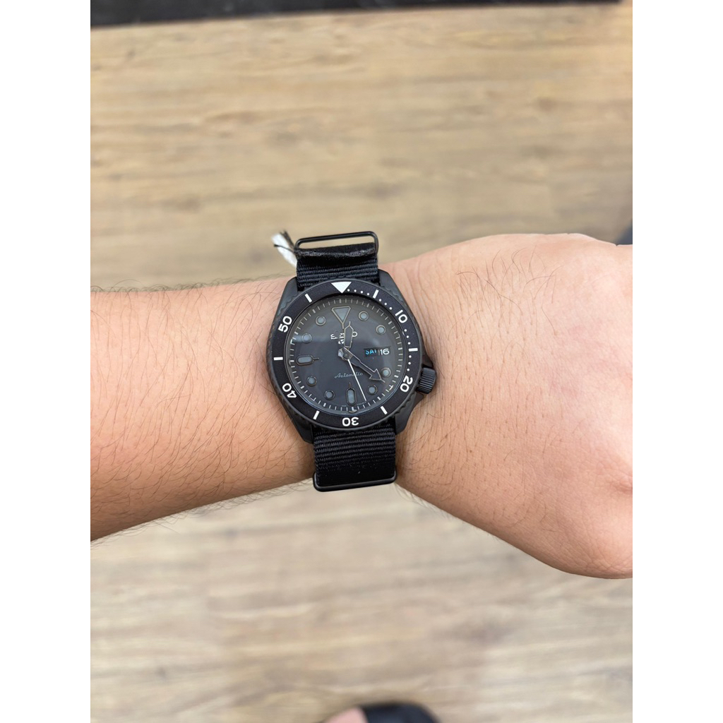 Jam tangan Seiko 5 Sport SRPD79K1 5KX SKX Sport Style Autimatic Black Dial Black Nylon Strap