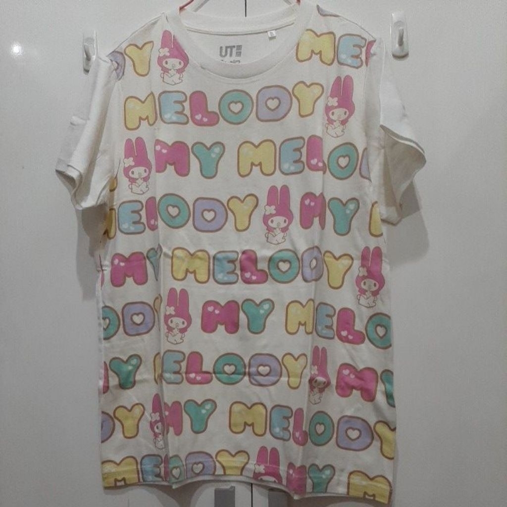SECOND UT TSHIRT UNIQLO MELODY
