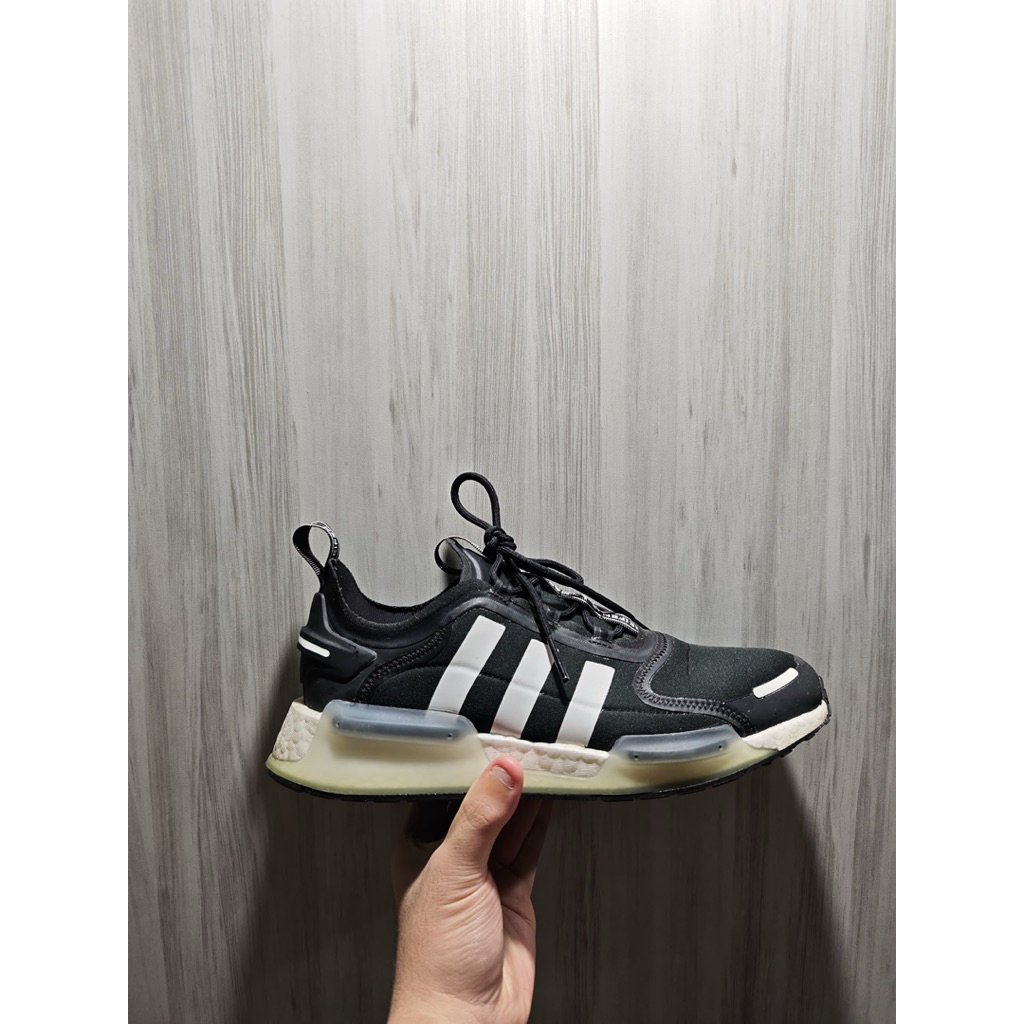 Sepatu Adidas NMD R1 V3 Black Size 44
