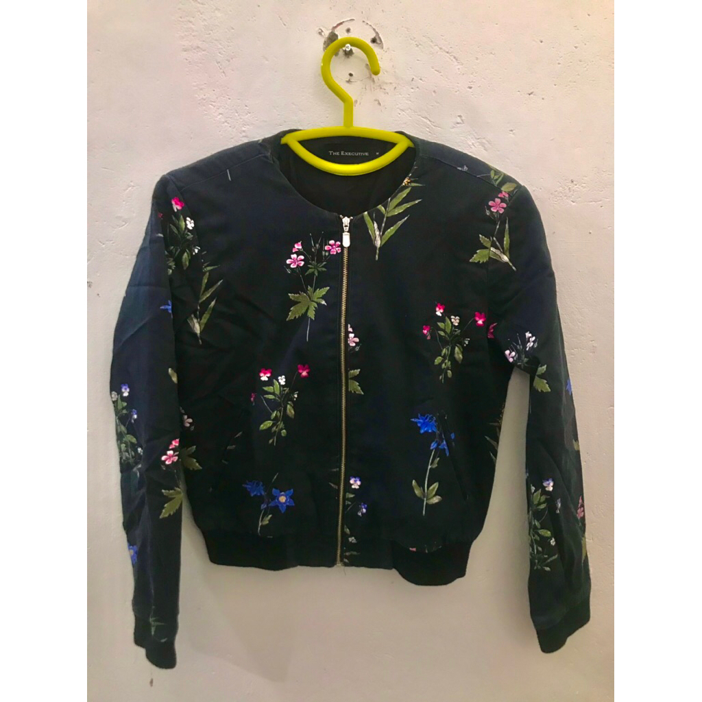 JAKET BUNGA BUNGA BY THE EXECUTIVE