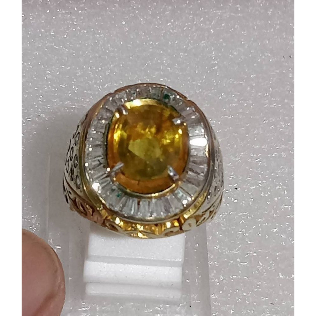 Natural yellow safir tanzania