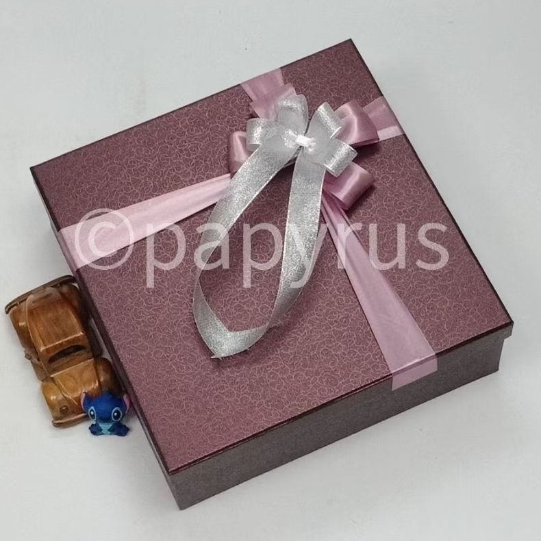 

PAPYRUS 30x30 Tinggi 10cm Kotak Kado Gift Box V2