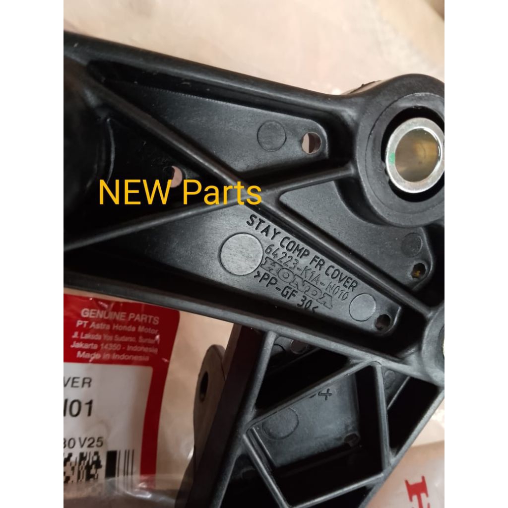 DUDUKAN RANGKA TAMENG LAMPU DEPAN PLAT NOMOR SCOOPY SCOPY SKUPI 2021 2022 2023 2024 64223K2FN00 6422