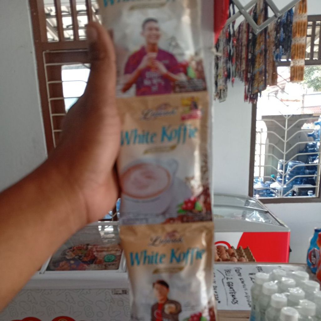 

luwak white coffie 1 renteng isi 10 UK 20 gr