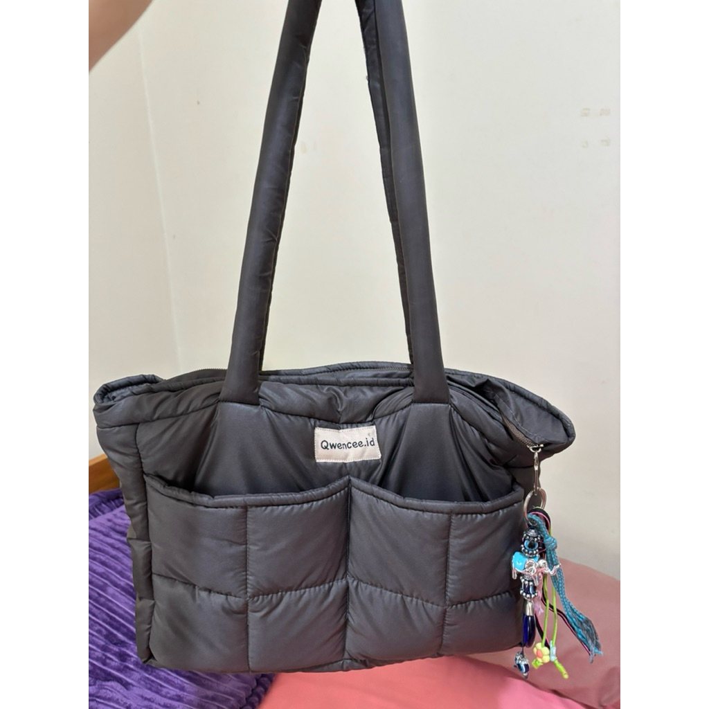 Qwencee Tas Puffy Besar Anti Air - Charcoal