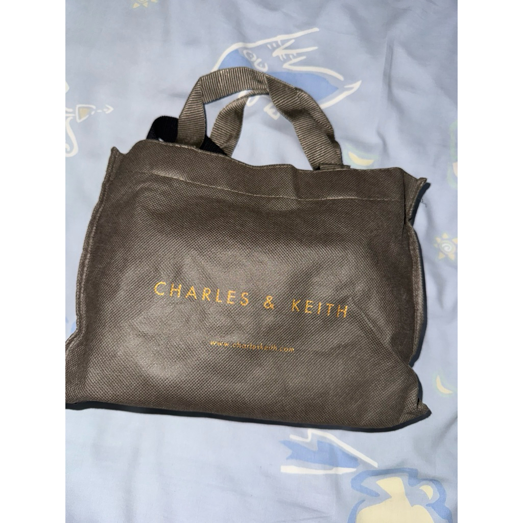 Preloved Tas Charles & Keith