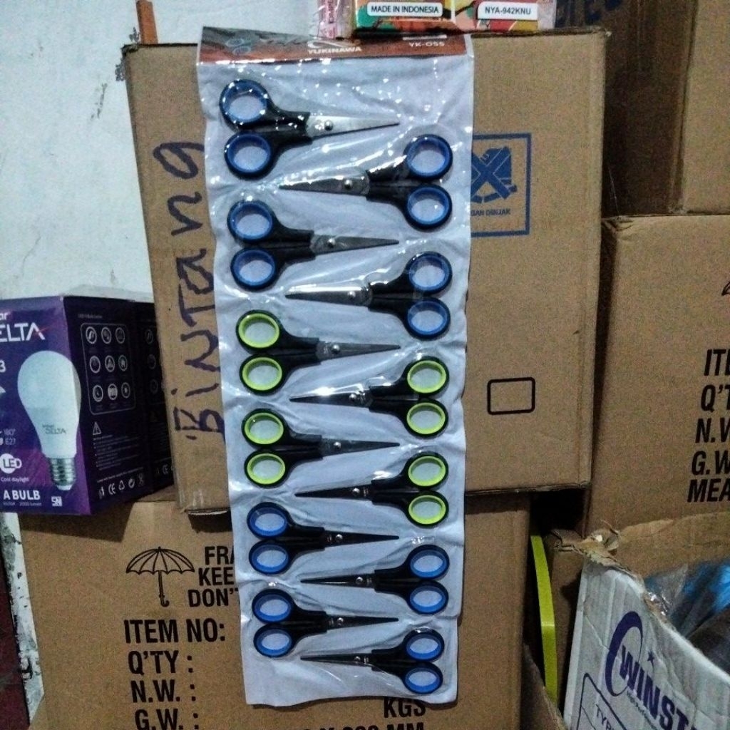 

1 lusin ( 12 biji ) Gunting kecil renteng