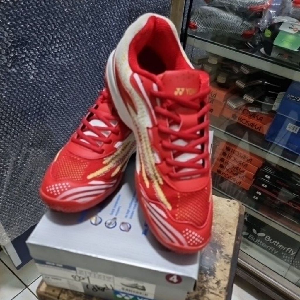 SEPATU BADMINTON YONEX VELO-200 ORI