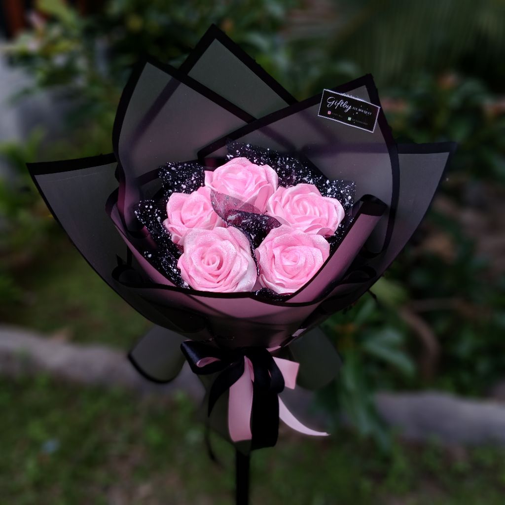 

Giftby.ell BUKET PITA SATIN 5 TANGKAI