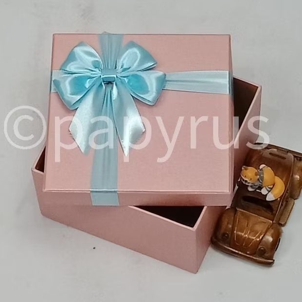 

PAPYRUS 17,5x17,5 Tinggi 10cm Kotak Kado Gift Box Hardbox Hampers Hadiah V1