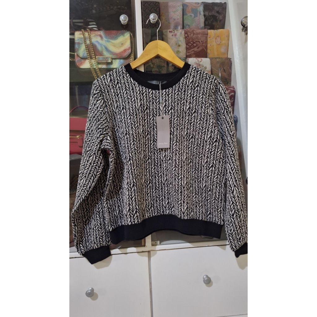 Benang Jarum Everly Sweater Black