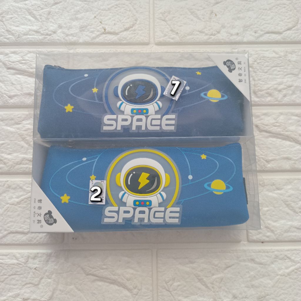 

INDAH JAYA STORE | TEMPAT KOTAK PENSIL KAIN MOTIF ASTRONOT SPACE