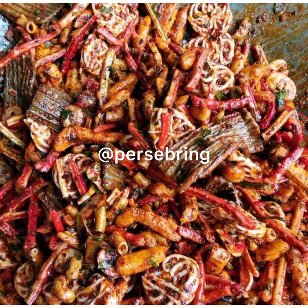 

Seblak kering Sebring mix daun jeruk dengan bumbu yang melimpah