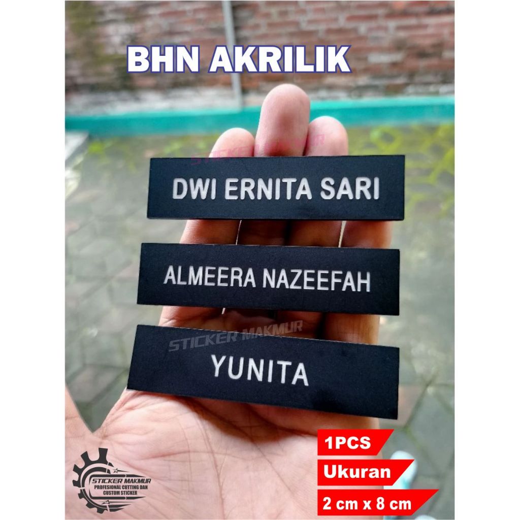 

akrilik NAME TAG / PAPAN NAMA DADA GRAFIR LASER FULL HITAM DAN putih