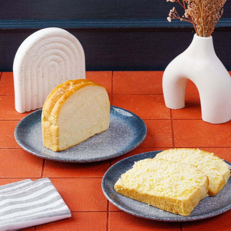 

Roti Sisir Keju Pomme Artisan Bakeshop and Juice