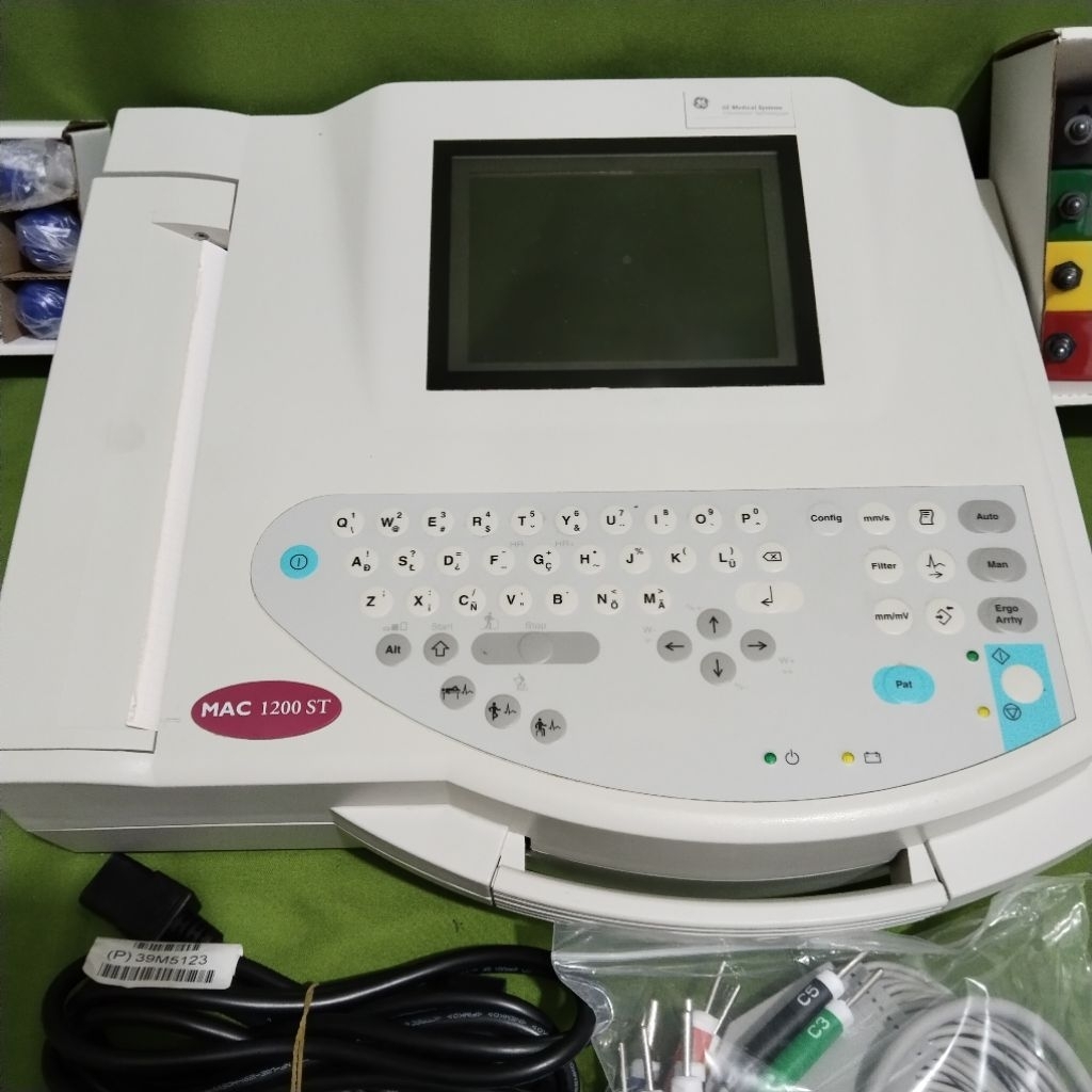 EKG 12 chanel merk GE MAC 1200 ST
