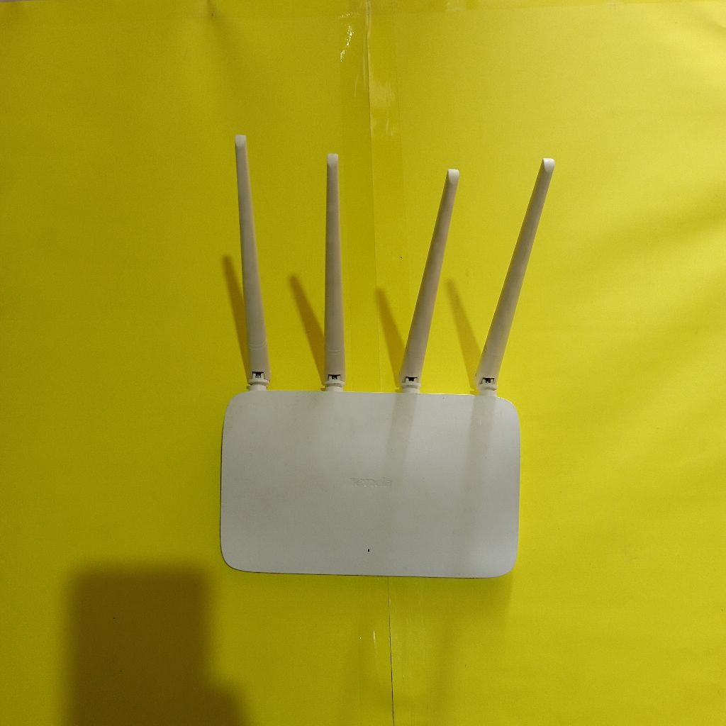Router tenda F6 v3 WIRELESS router