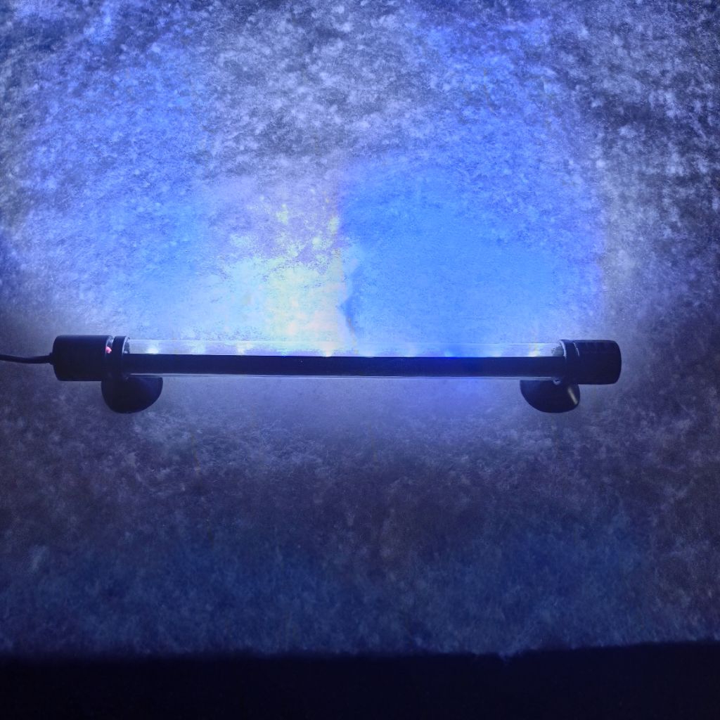 Lampu aquarium 20 cm bisa celup/tidak