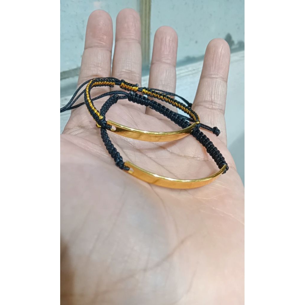 Gelang plat emas tali
